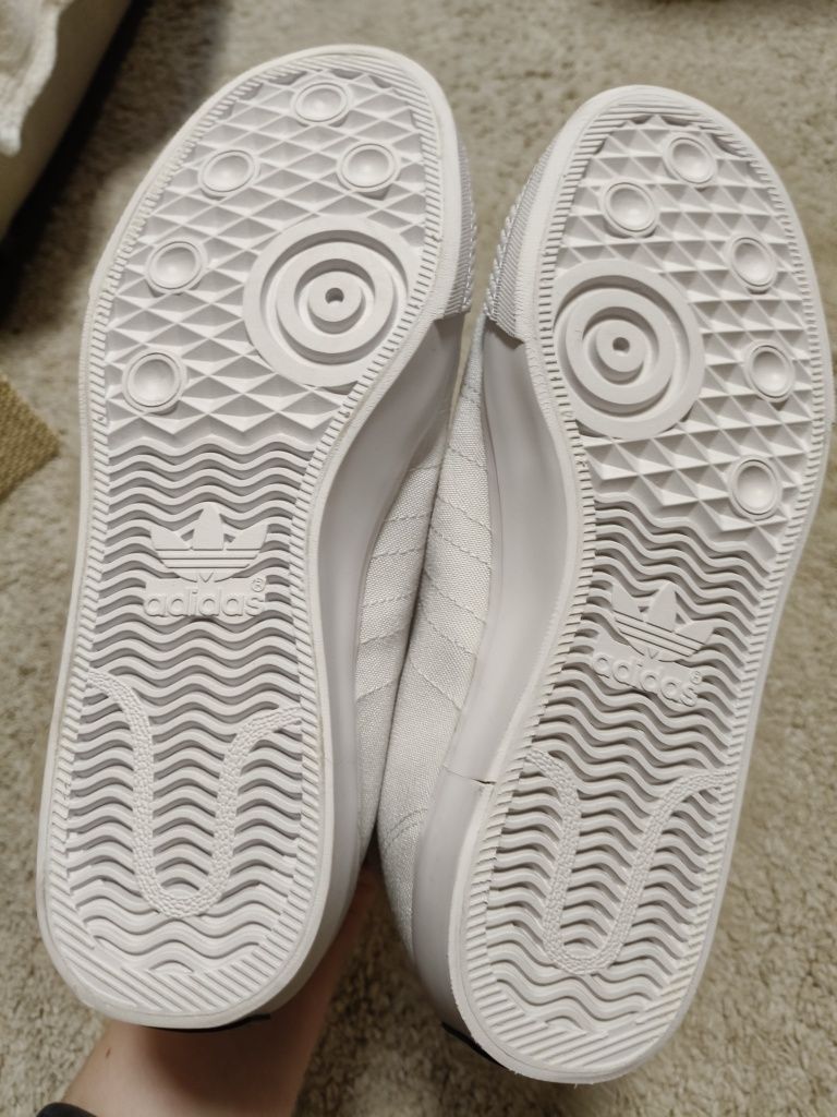 Adidas Nizza noi cu eticheta