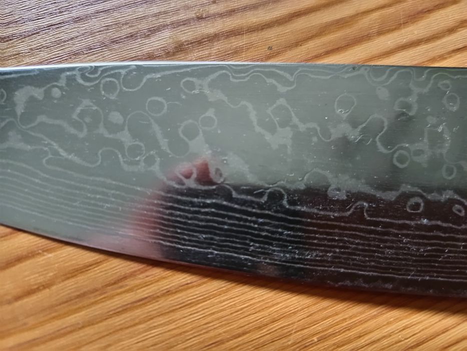 Vând cuțit oțel Damasc,absolut nou