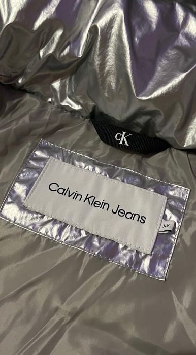 CALVIN KLEIN Silver puffer jacket ЯКЕ
