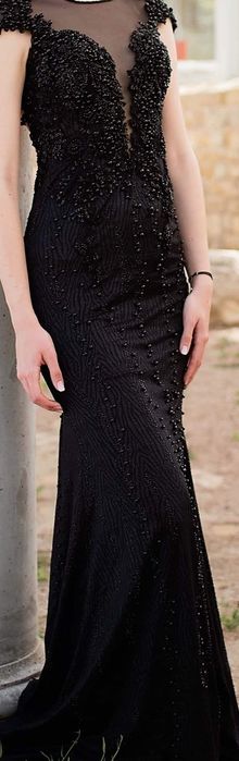 Продавам дизайнерска бална рокля