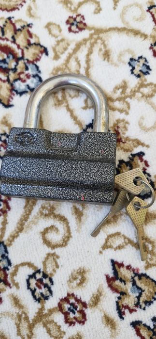 Дверной замок весячий