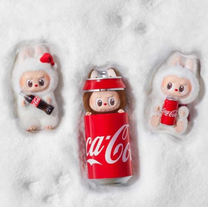 Колекционерска фигура Labubu x Coca-Cola Зимна серия