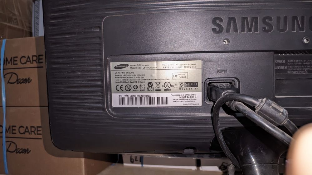 Samsung monitor sotiladi