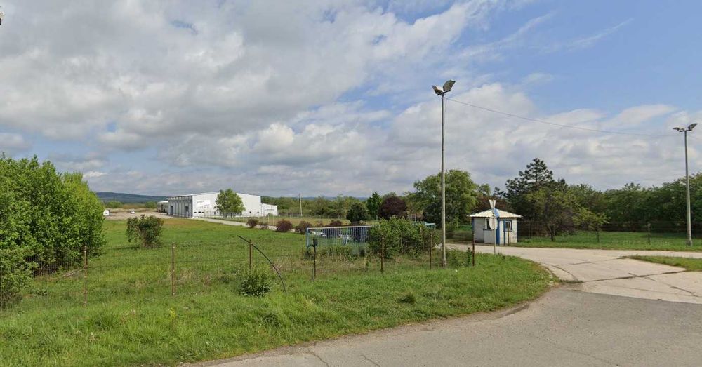 Spatiu Comercial situat la E60 (HALA)