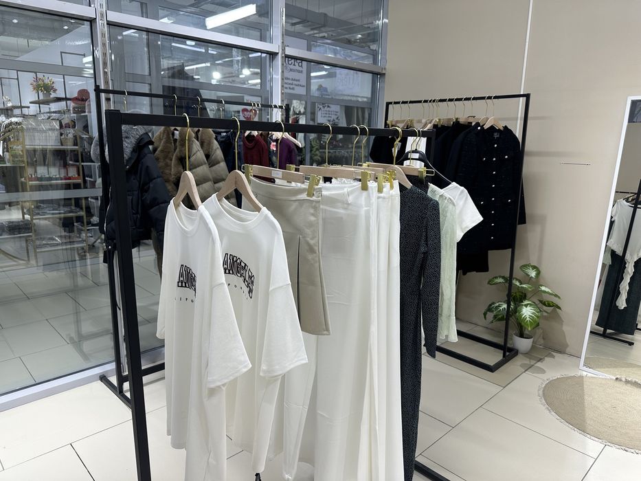 Продается оборудования, стойка для одежды