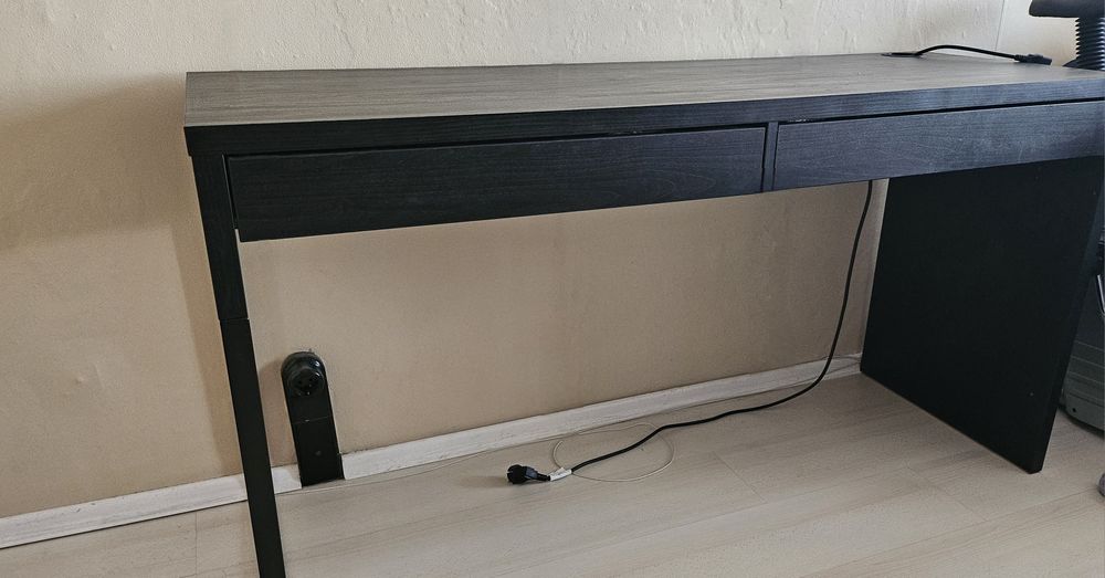 Бюро MICKE IKEA 142x50 см, черно-кафяво