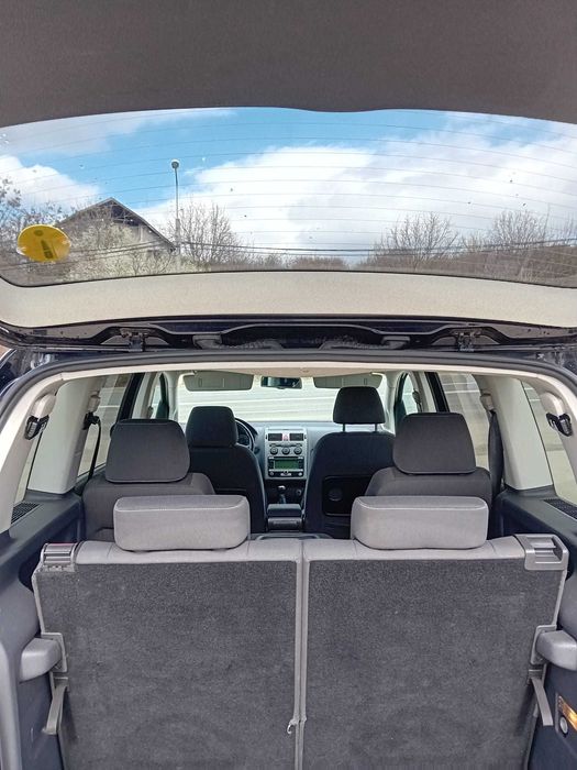 Vand touran 1.9  7 locuri model united