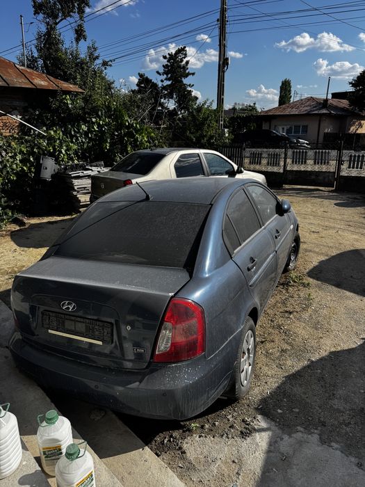 Vand hyundai accent avariat