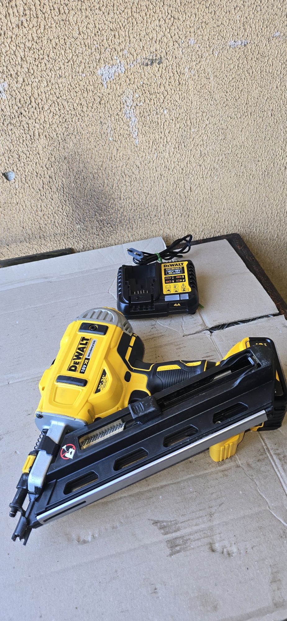 Dewalt DCN695 pistol cuie brushless 2023