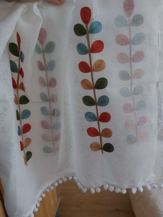 Vand perdea scurta cu model frunze si pompon, 2 bucati