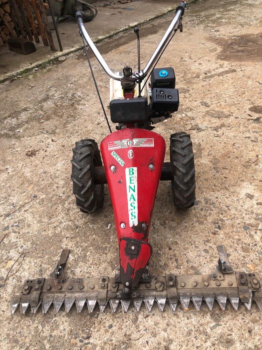 Vând Motocositoare