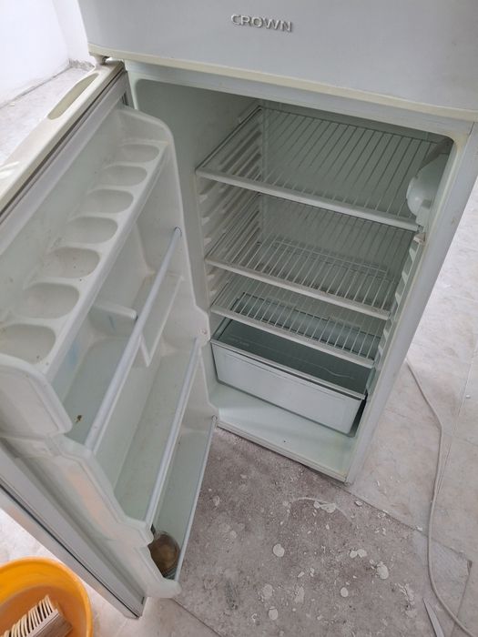 Хладилник Crown/ Краун