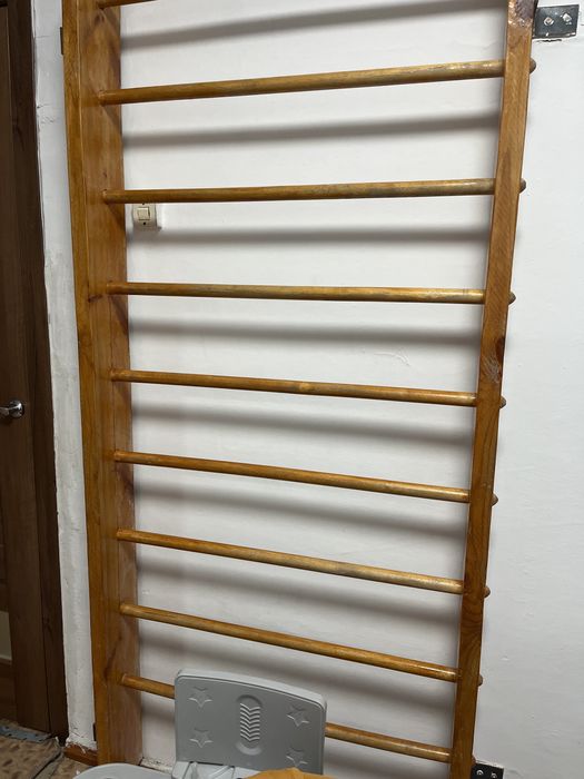 Продам шведскую стену из дерева.Высота 2мет.ширина 90см и глубина 15см