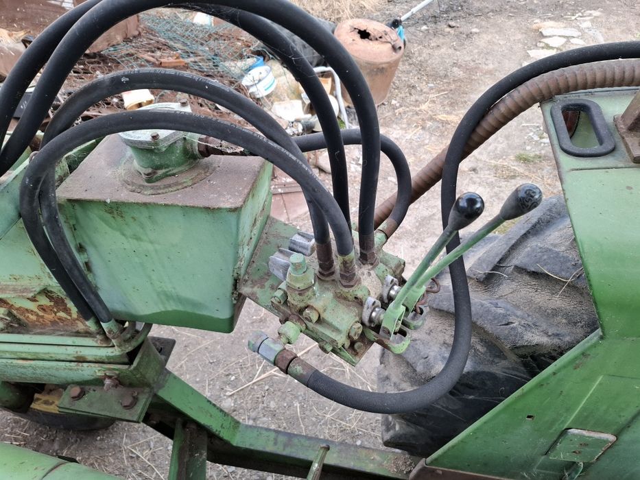 Tractor John deere cu încărcător frontal