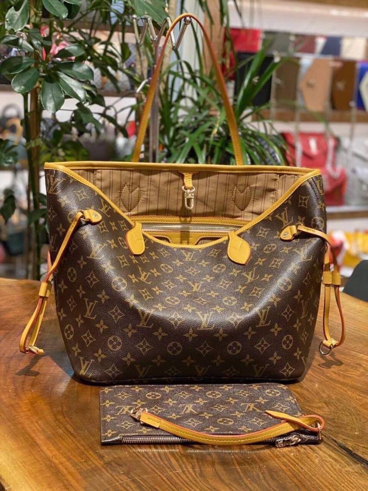 Geanta Louisi Vuitton