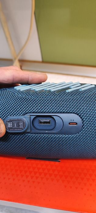 Vând boxa JBL charge 5