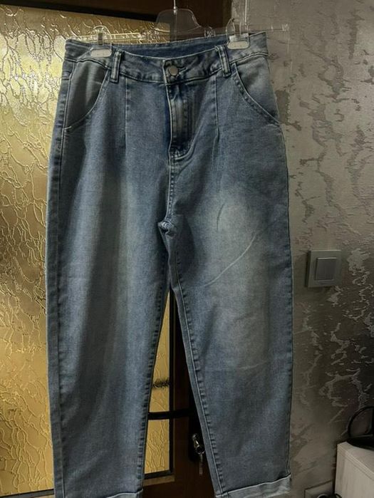 Дънки размер М чисто нови