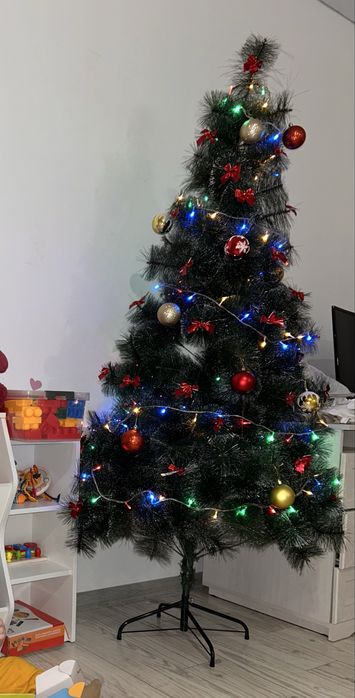 Продам Ёлку, красивая, высота 200