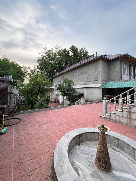 Срочно продаётся 8 ком дом участка