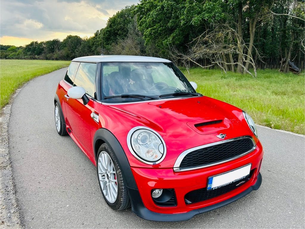 Mini John Cooper Works 1.6 Turbo 211 CP bine întreținută