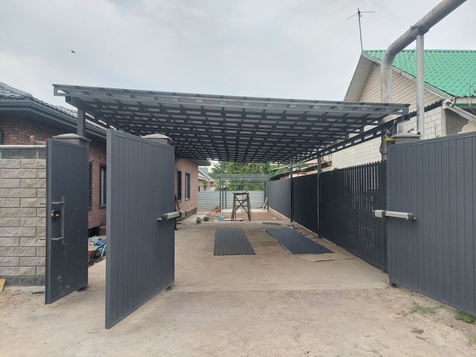 Навес. забор. стол со стульями.