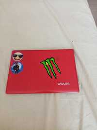 Laptop Lenovo roșu