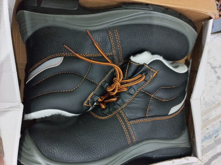 Продается спецобувь