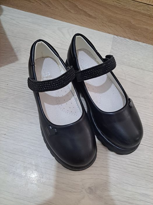 Продам туфли для девочек