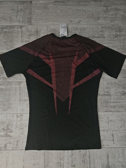 Gymshark Onyx V5 compression shirt