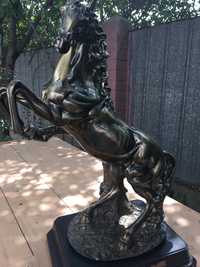 Продам статуэтка лошадь (конь)