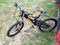 Vând bicicleta downhill RAM
