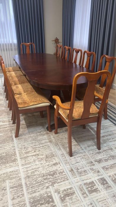 Стол со стульями