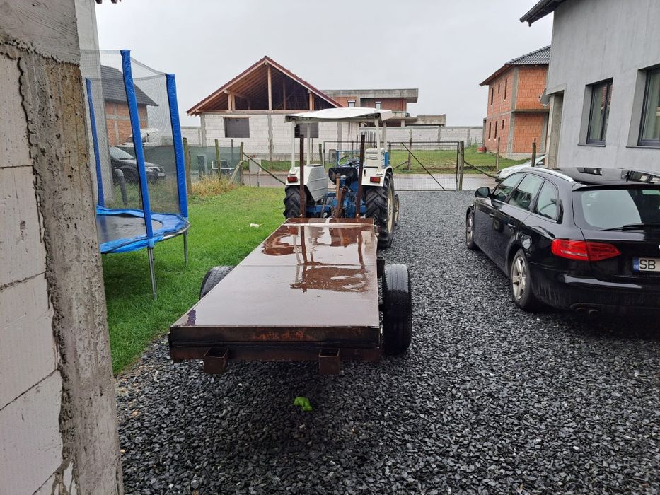 Vând remorca pe o axa basculabila