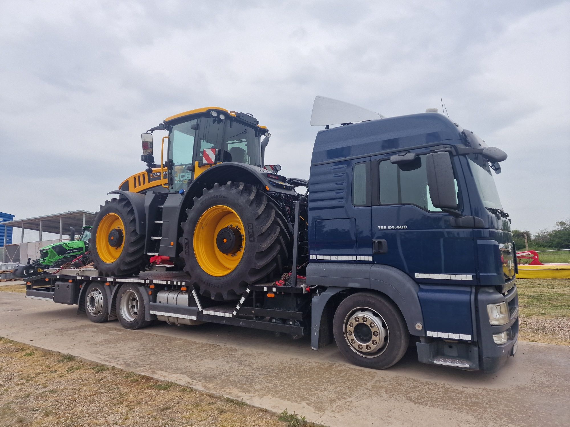 Transport New Holland,Jcb, ,Transport auto