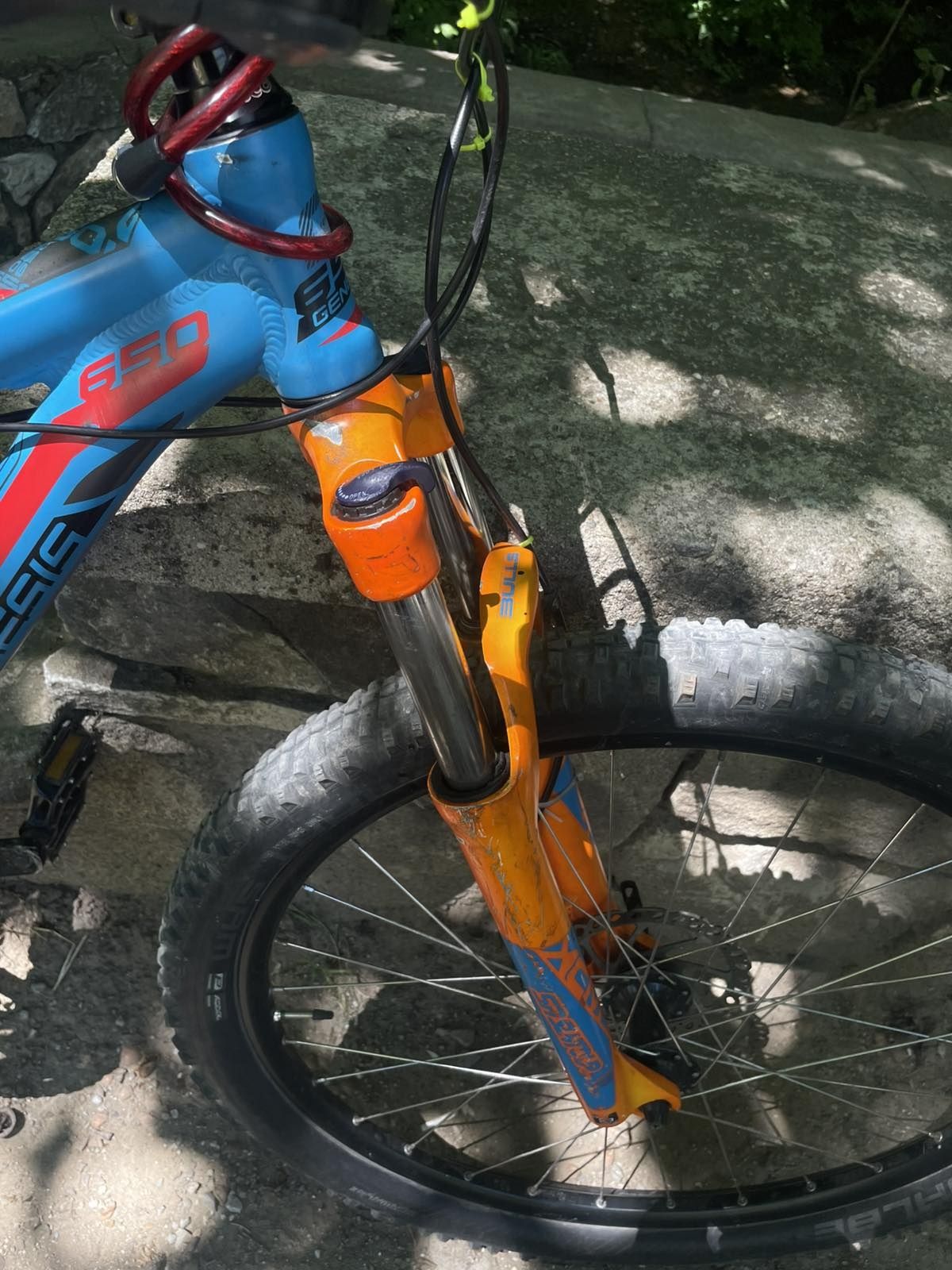 Продавам колело GENESIS 650