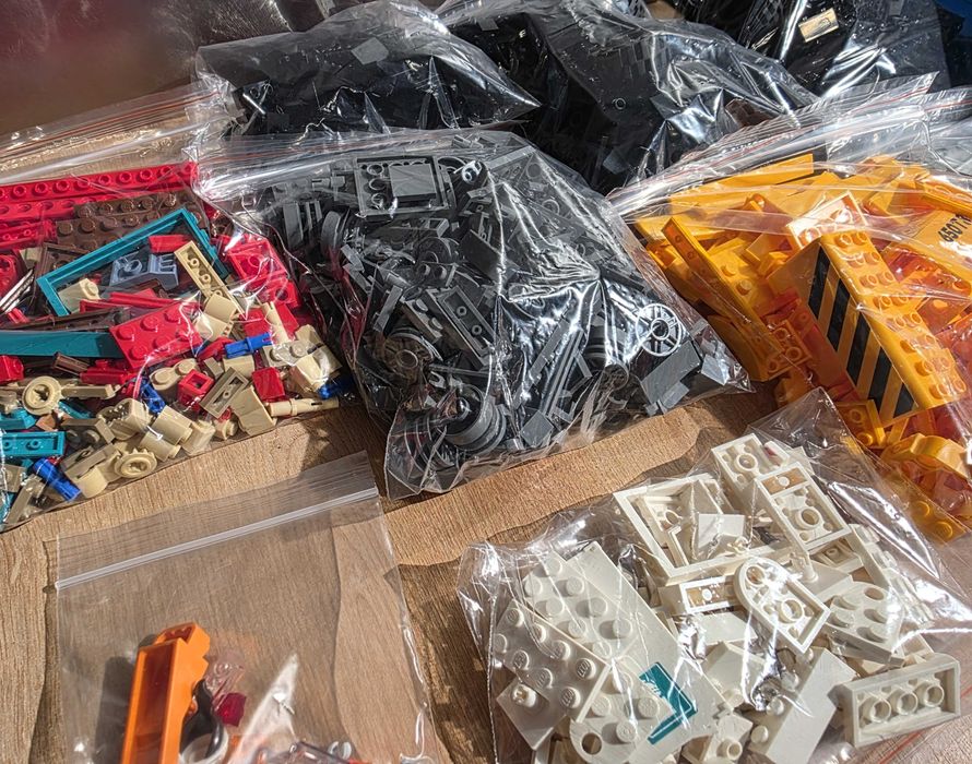 LEGO City: Macara mobila galbena de constructii 60409, 1.116 piese