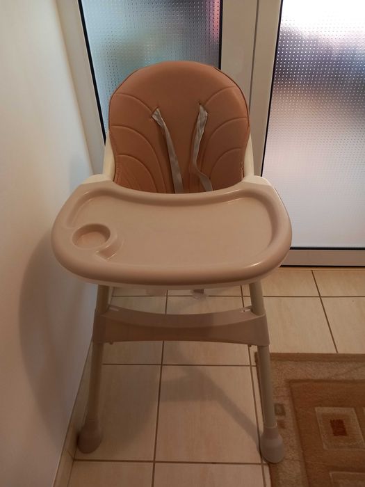 Scaunel cu masuta de bebeluși