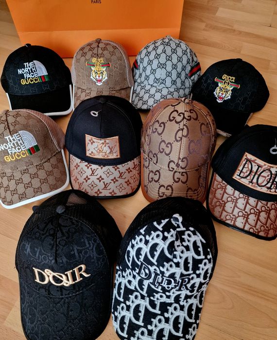 Sepci reglabile unisex diverse nuanțe, saculet, etichetă