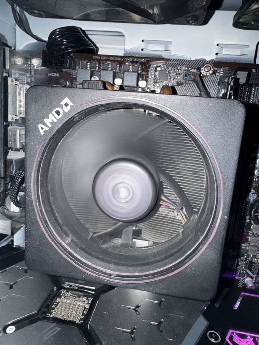 Cooler procesor Amd Wraith Rosu