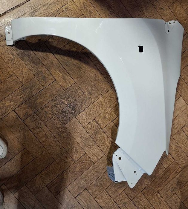 Aripa dr fata Dokker alba