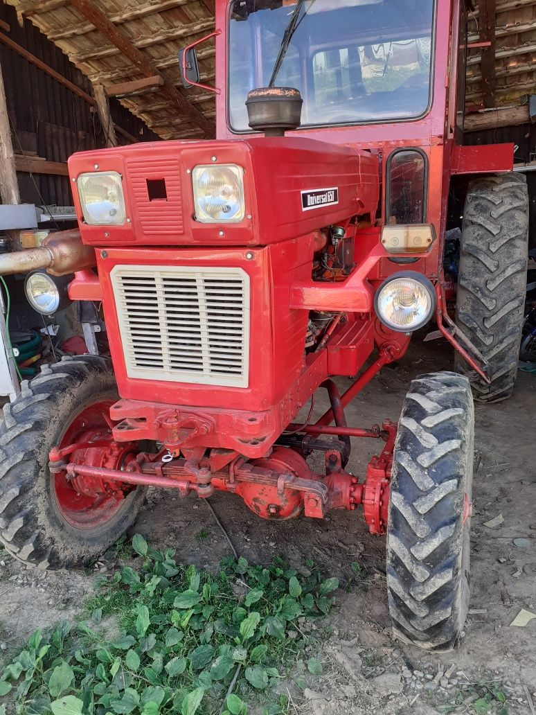 Tractor universal 650