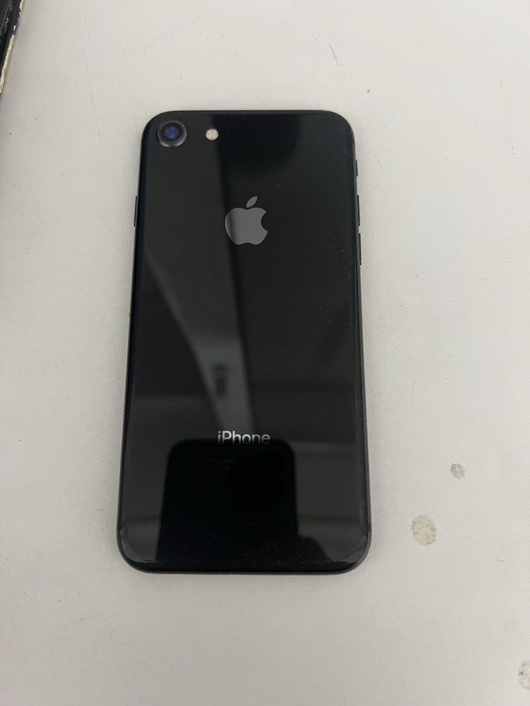 Продается срочно Iphone 8
