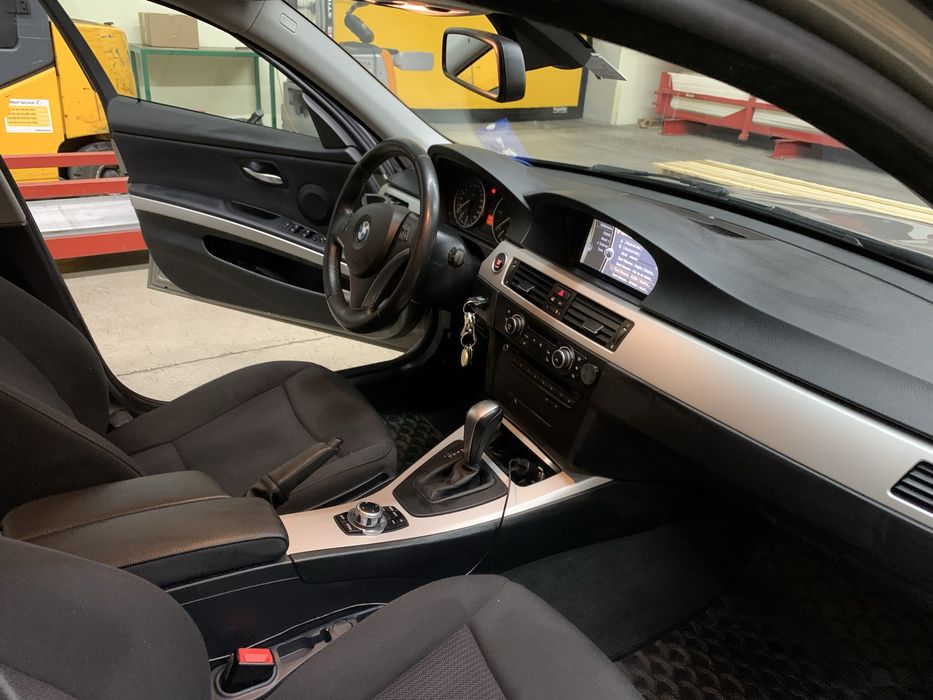 BMW 318d Touring E91 – Automat