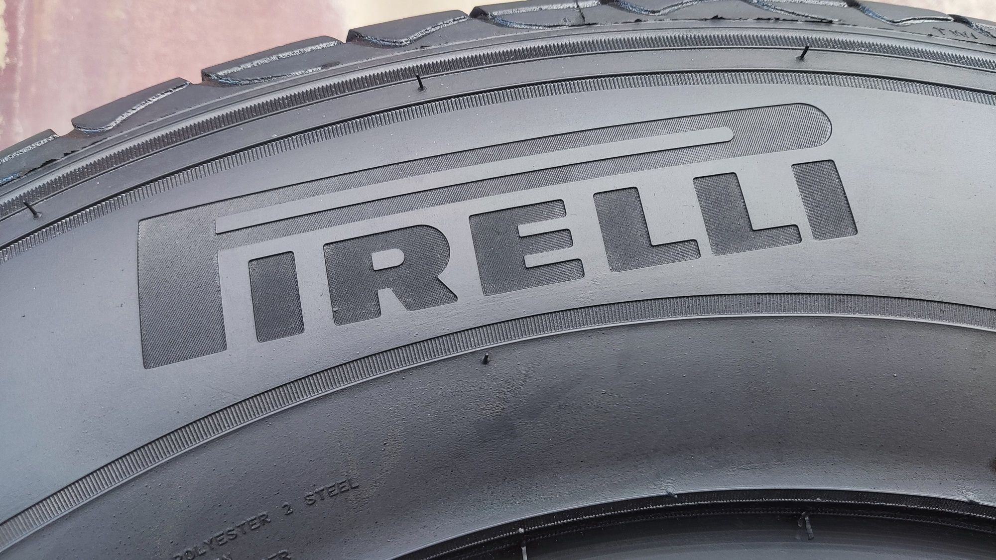 2бр. бусови гуми 205/75/16C, Pirelli 
6.88mm
dot22
Добро състояние на