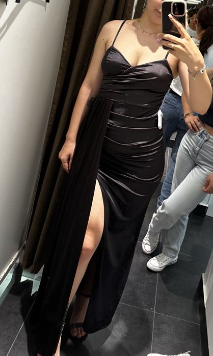 Vând rochie neagră