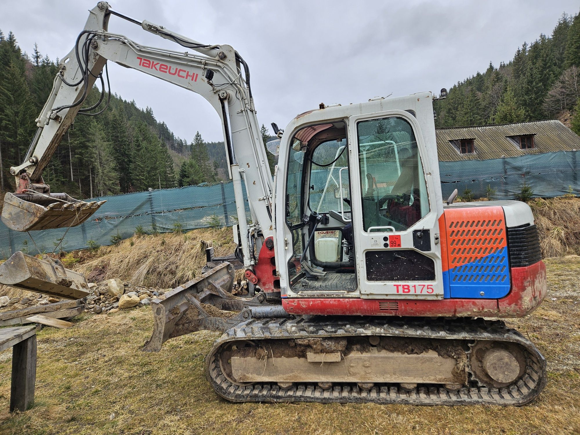 Vând excavator Takeuchi  TB 175