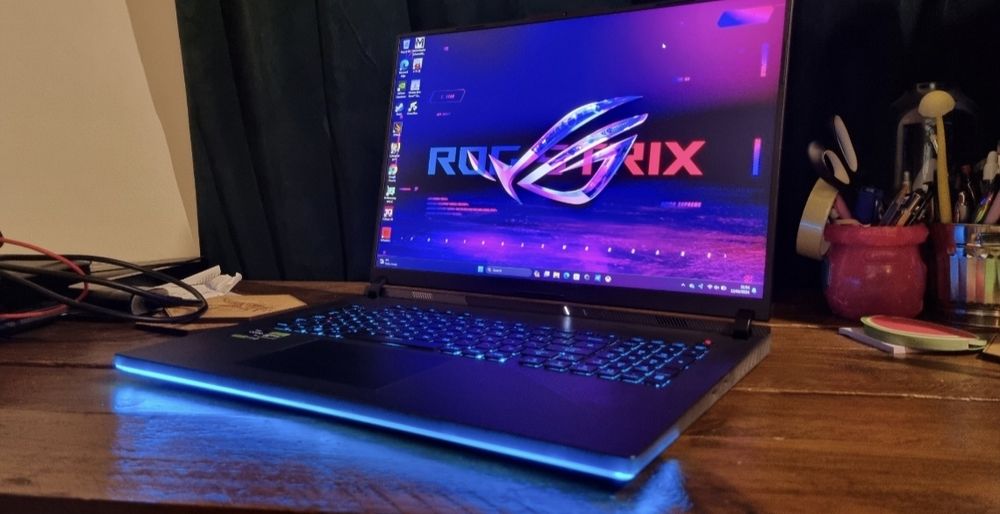 ASUS ROG Strix Scar 17 - RTX 4080 | AMD 7945HX in garantie