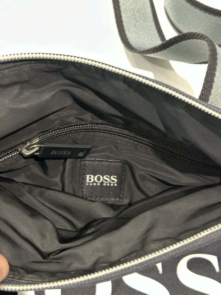 Чантичка Hugo Boss