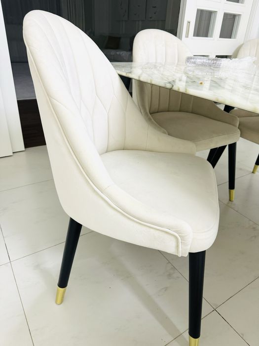 Стулья для гостинной или столовой