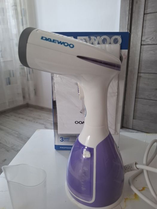 Aparat de călcat vertical cu aburi